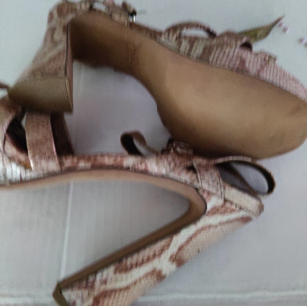 New Sam Edelman- Taryn Metallic Rose Python heels Size 10 - Picture 4 of 6